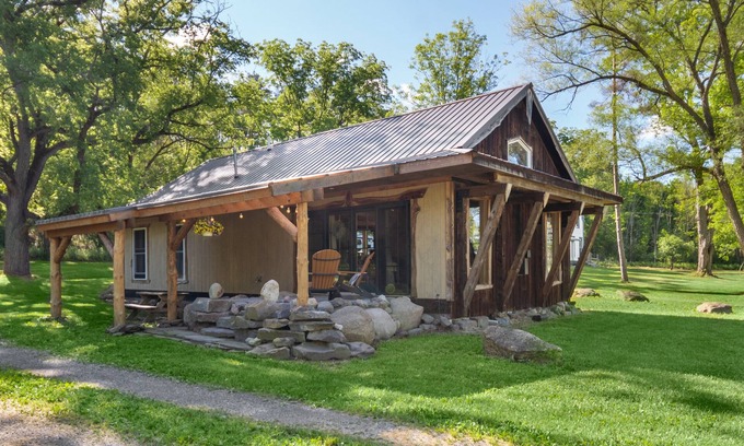 Burdett Cabina | Cabin In the Finger Lakes near the Seneca Lake Wine Trail and Watkins Glen