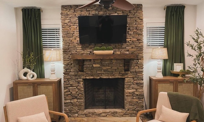 Greenville - Spartanburg Cabina | Cabin in the Pines: Enjoy the Greenville area in a wooded retreat 2BR/1.5BA