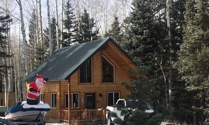 Mammoth Creek Cabina | Cabin in the Pines surrounded by fun