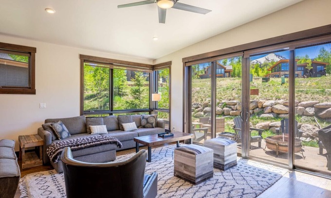 Silverthorne Casa | Cabin in the Sky - Pet Friendly & Close to Clubhouse!