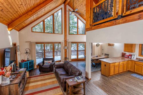 Sturgeon Bay Casa | Cabin in the Woods by Simple Life Rentals