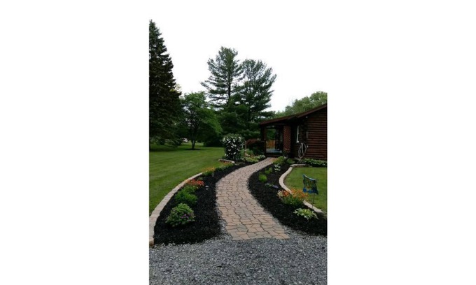 Geneva Cabina | Cabin minutes from Seneca lake! Fire pit, horse shoe pit, hot tub!
