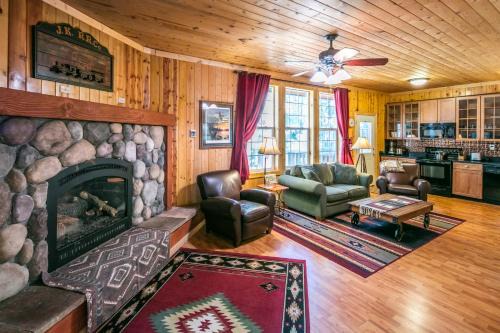 Fish Camp Casa | Cabin minutes from Yosemite
