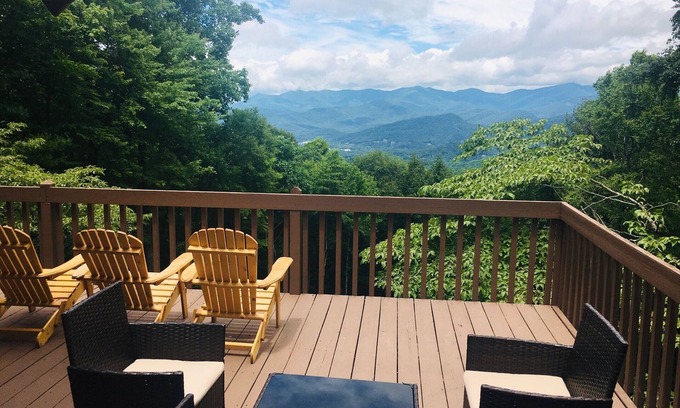 Swannanoa Cabina | Cabin, Mtn. Views, w/Hot Tub, Min’s to Asheville or Black Mtn., 3K SF 3 Story!!!