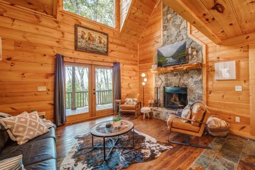 Mineral Bluff Casa | Cabin near Blue Ridge - Hot Tub Fire Pit Games