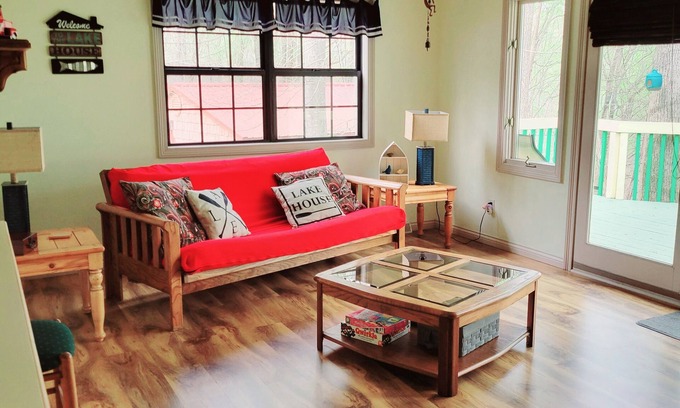 Byrdstown Cabina | Cabin Near Dale Hollow Lake