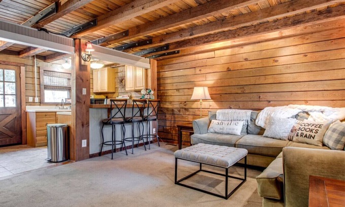 Franklin Apartamento | Gatlinburg-Style Cabin w/ Fire Pit Near Franklin