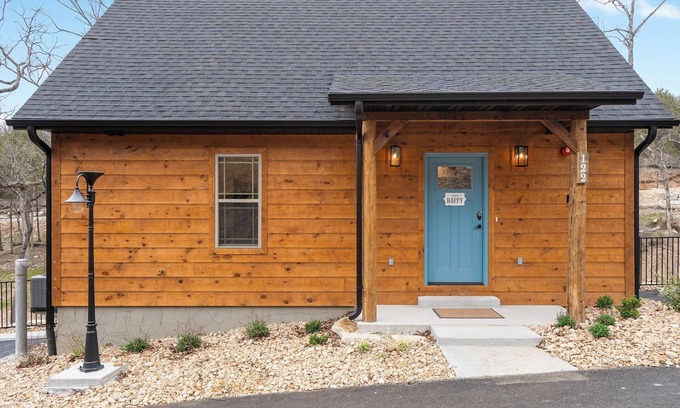 Branson Cabina | Cabin near Thunder Ridge w Pvt Hot Tub, Cmty Indoor Pool, Free Attraction Tickets