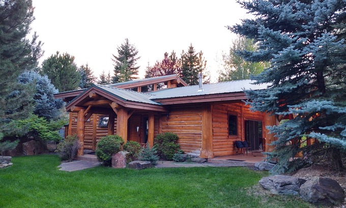 Columbia Falls Cabina | Cabin Oasis, Glacier in 20, Swimming, Mountain Views