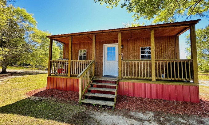 Lakewood Cabina | Cabin on 40 acres with private lake! - Heifer Hotel