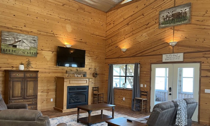 Glencoe Cabina | Cabin On 700 Acre Ranch, inquire about hunting