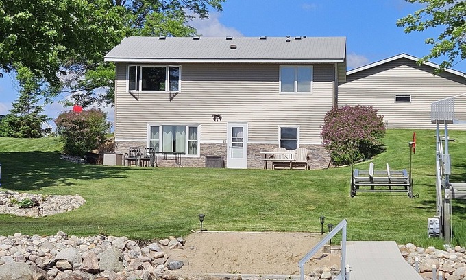Brandon Cabina | Cabin on Big Chippewa Lake for rent. Located in Brandon, MN.