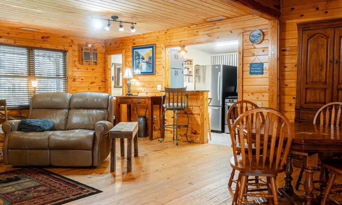 Nebo Cabina | Cabin ON Creek min's to Lake James/Linville Gorge