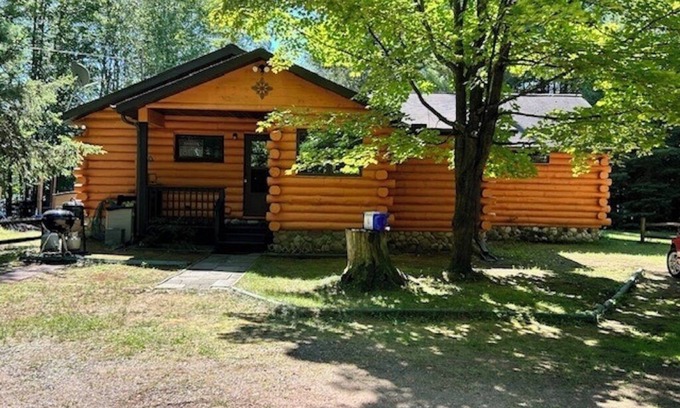 Three Lakes Cabina | Cabin on Crystal Lake located on the Three Lakes Chain of Lakes.