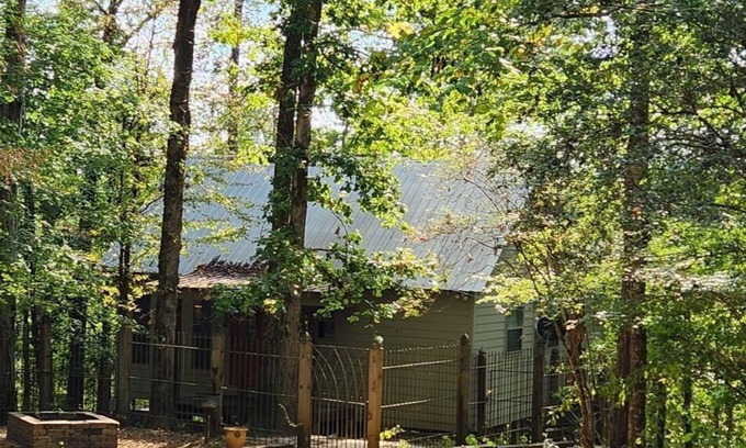 Rose Hill Cabina | Cabin on the banks of the Chunky River, secluded and quiet. Kayaking available.