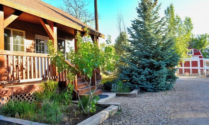 Zion National Park East Entrance Cabina | Cabin on the Farm -Pool - Hot Tub -Breakfast -Quiet Side of Zion -Near Bryce NP