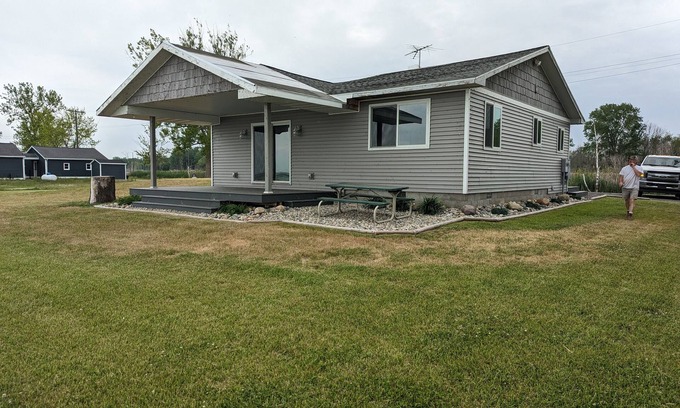 Pinconning Cabina | CABIN ON THE SAGINAW BAY