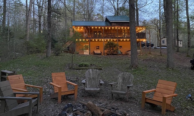 Jamestown Cabina | Cabin on the Water - "No Wake Zone" w/2 Kayaks, and Hot Tub!