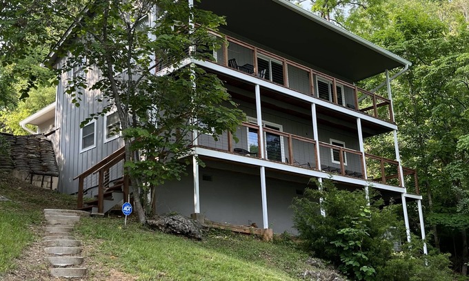 La Follette Casa | Cabin on water with Covered Boat Dock -Gentle Slope to Lake!