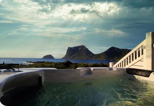 Vestvagøy Casa | Cabin Panorama Lofoten with Jacuzzi Magic view