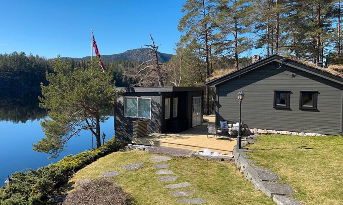 Seljord Cabina | Cabin pearl at Seljordsvatn with its own annex, jetty, private beach and boat