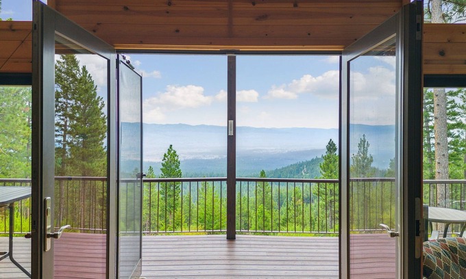 Victor Casa | Cabin perched high in the Bitterroots with Incredible views