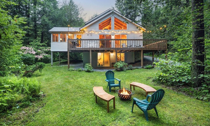 Becket Casa | Cabin Retreat in the Berkshire Woods