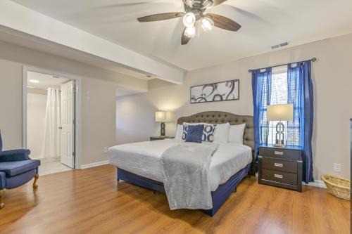 Cartersville Casa | Cabin Style & Cozy Back Deck Near LakePoint PBR