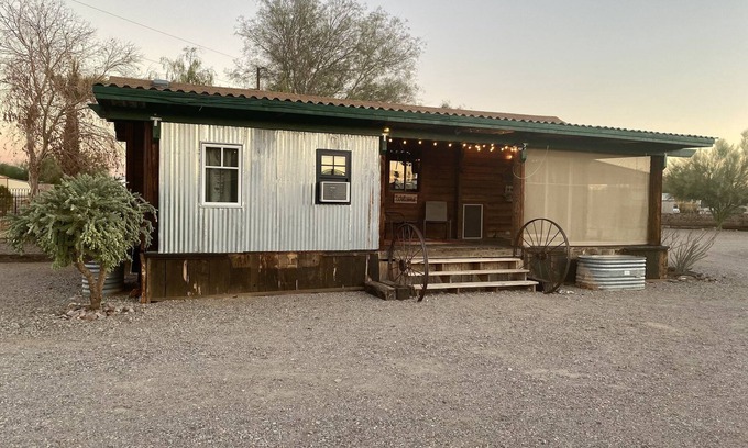 Quartzsite Cabina | Cabin Style Home on Peaceful Property