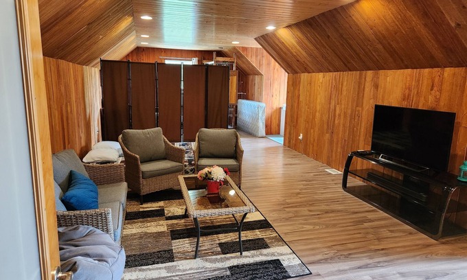 New Bothwell Apartamento | Cabin Style Private Studio Indoor Garage