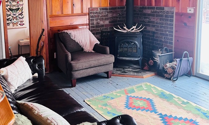 Green Valley Lake Cabina | Cabin Sweet Cabin, near the lake - pet friendly!