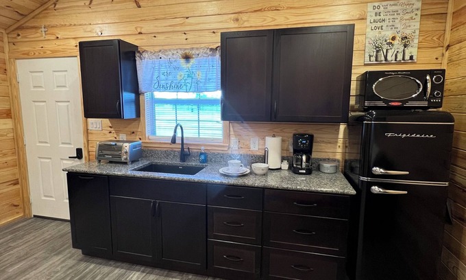 Paige Cabina | Cabin Unit 6 of 6 with AC and WiFi in lovely Paige