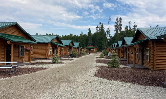 Island Park Cabina | Cabin Village