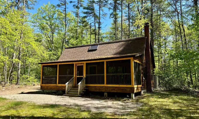 Lake Arrowhead Cabina | Cabin w/AC at Lake Arrowhead: Firepit, Fishing, and Movie Screen