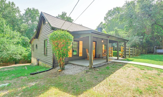 Carrollton Cabina | Cabin w/ Fire Pit - 7 Mi to Downtown Carrollton!