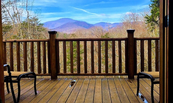 Lake Lure Cabina | * WiFi * Nueva cabaña con vistas al monte, perros bien!