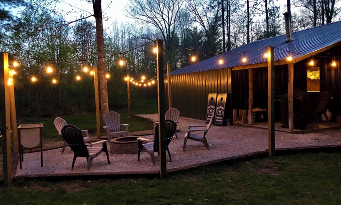 Ingalls Casa | Cabin with bar area and pool table-located in Stephenson, MI