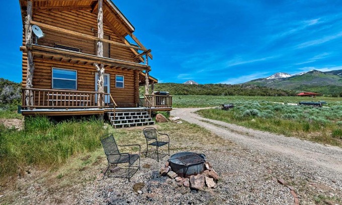 Spanish Valley Casa | Cabin with Fire Pit, Views and BBQ 18 Mi to Moab!