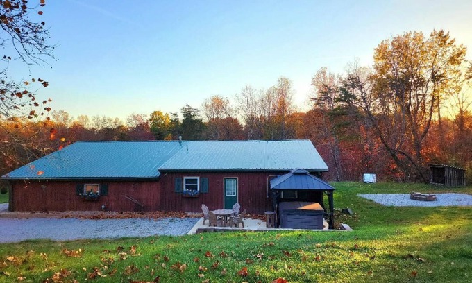 Logan Cabina | Cabin with Hot Tub~Firepit~Games