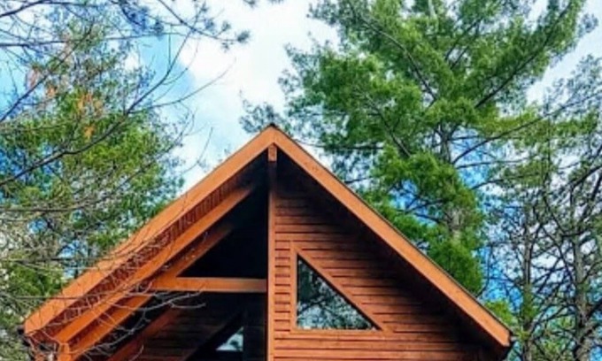 Bear Den Cabina | Cabin with Hot Tub 1 MI to Blue Ridge Parkway