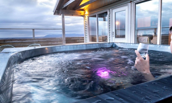 Borgarnes Cabina | Cabin next to Fossatún, west of Iceland