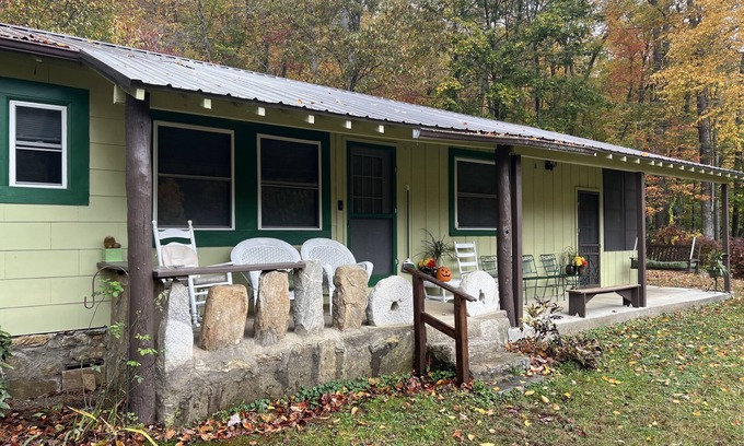 Tuckasegee Cabina | Cabin with private lake access on Cedar Cliff Lake