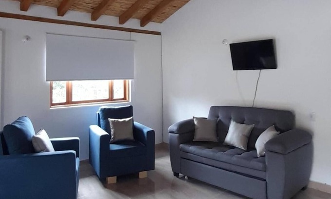 Villa de Leyva Cabina | Cabaña con vista a las montañas y a la ciudad, ideal para familias y parejas.