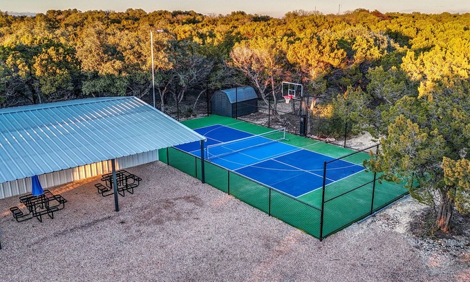 Paluxy Cabina | Cabin with Views, Hot Tub, Pickleball, & Game Building on 16 Acres!