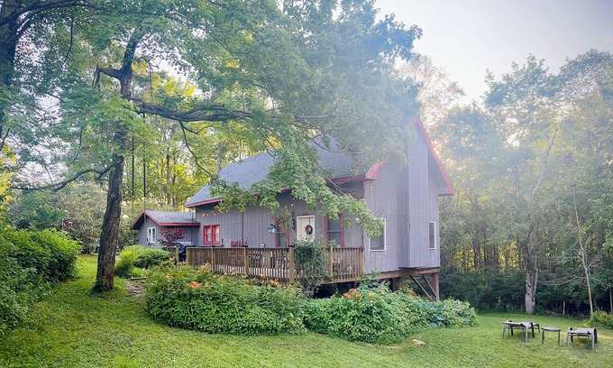 Todd Cabina | Cabin with yard, fireplace, pet friendly, near Boone, New River