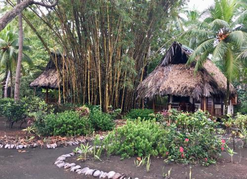 Playa Zancudo Casa | Cabinas Los Cocos