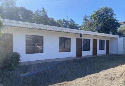 Hone Creek Hotel | Cabini Taz