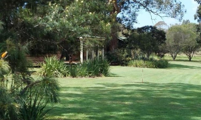 Allandale Chalet De Esquí | Cabins at Lovedale Wedding Chapel