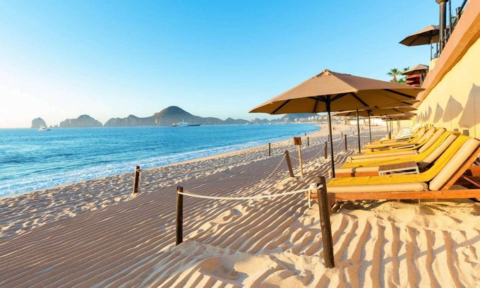 Ampliación Juárez Condominio | Cabo 2BR Medano Beach Family friendly. Swimming, warm breezes and more!