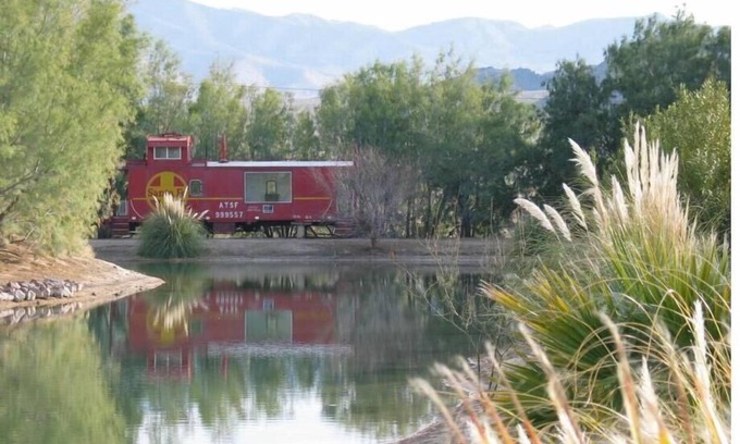 Newberry Springs Apartamento | Caboose on the Lake